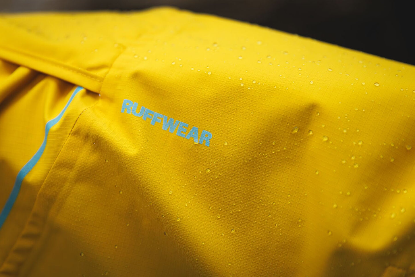 Impermeable Para Perros Sun Shower™ - Resistente al Agua y Viento - Mineral Yellow | Ruffwear®
