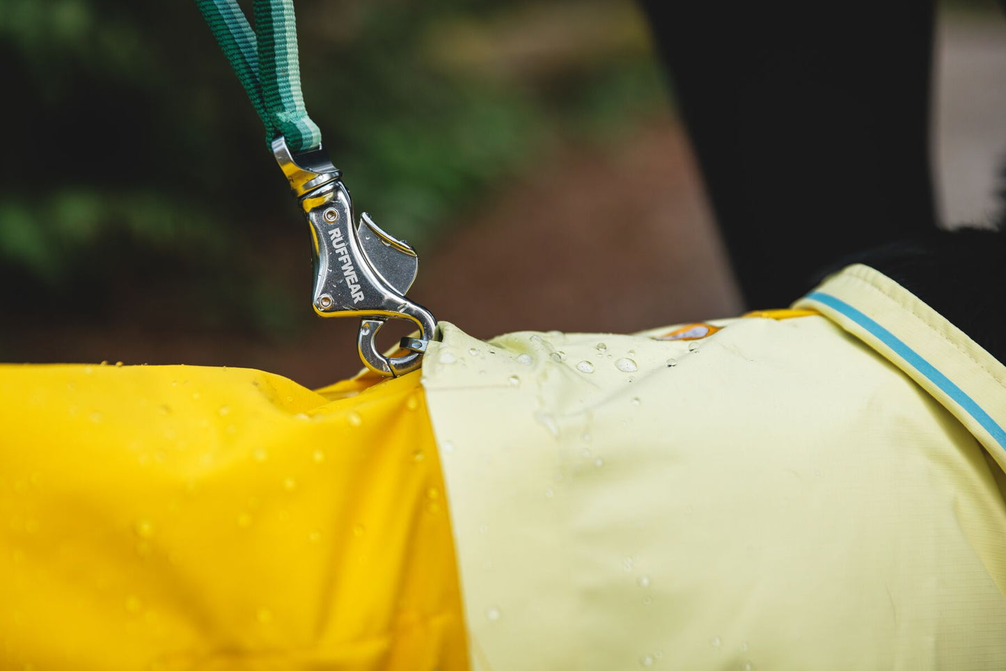 Impermeable Para Perros Sun Shower™ - Resistente al Agua y Viento - Mineral Yellow | Ruffwear®
